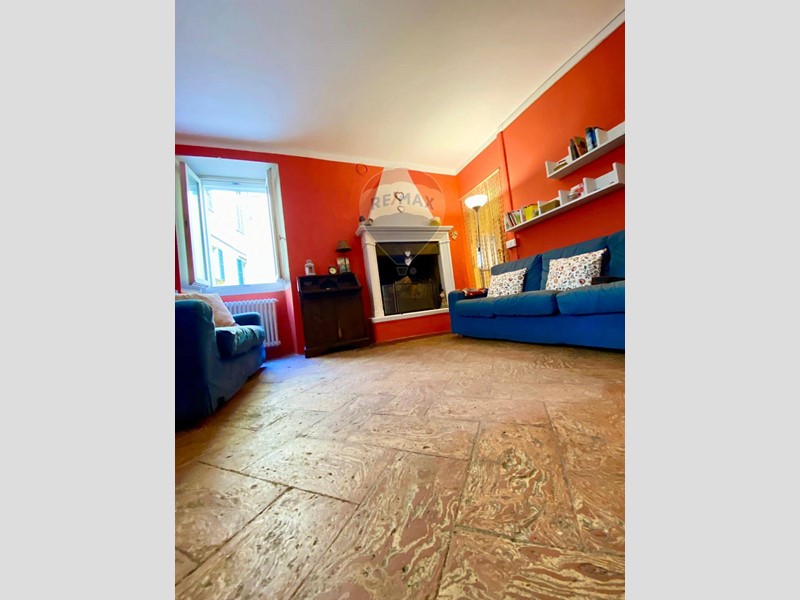 Casa Indipendente in Vendita a Gravedona ed Uniti, 209'000€, 227 m²