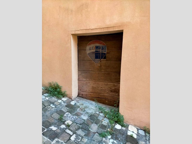 Rustico in Vendita a Fossombrone, 33'000€, 229 m²