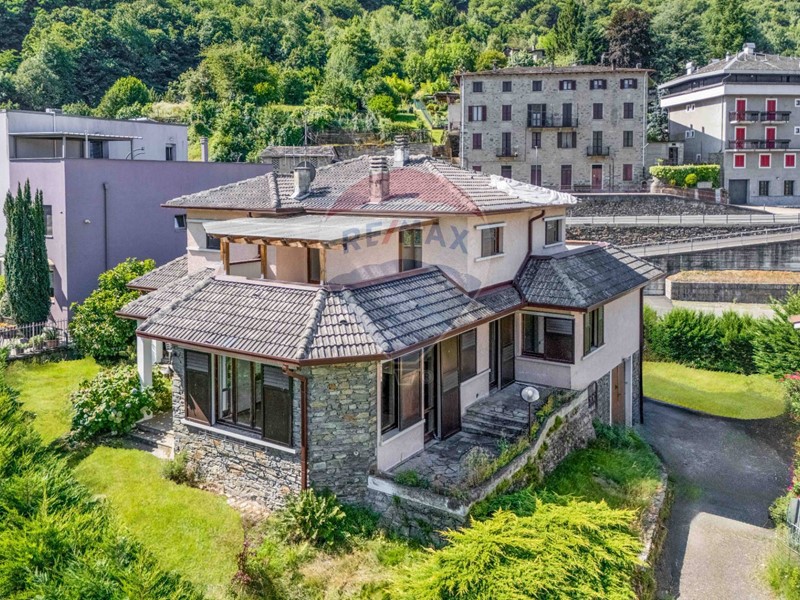 Villa in Vendita a Albosaggia, 349'000€, 363 m²