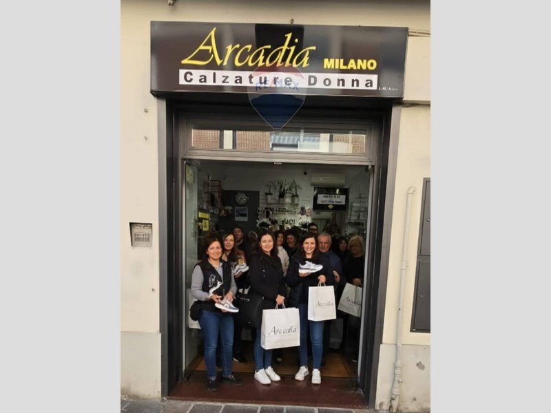 Attività commerciale in Vendita a Seregno, 12'000€, 70 m²