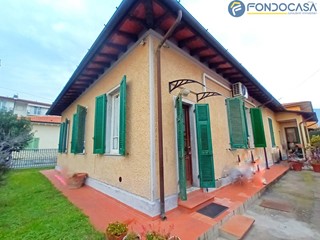 Casa Semi Indipendente in Vendita a Pietrasanta, 349'900€, 100 m²