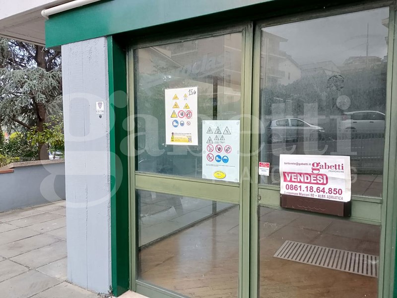 Negozio in Vendita a Teramo, 199'000€, 529 m²