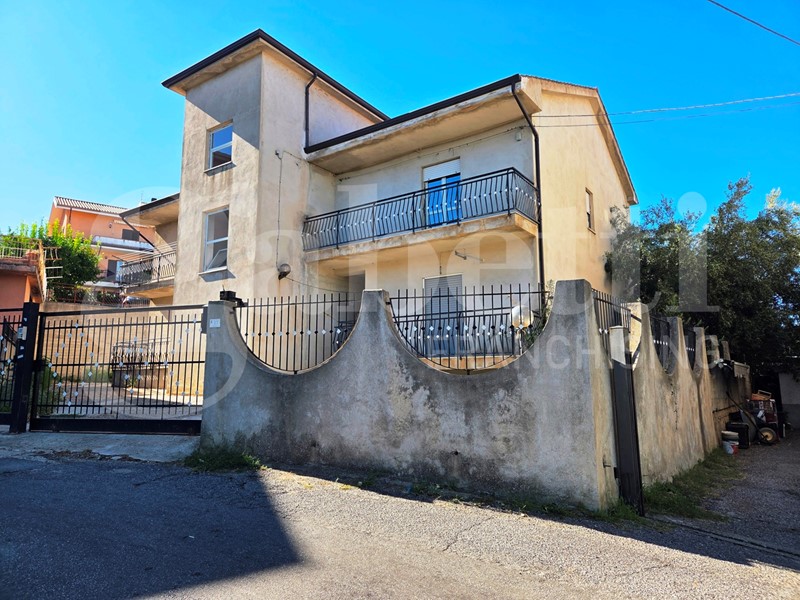 Appartamento in Vendita a Marano Marchesato, 85'000€, 165 m²