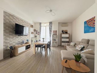 Trilocale in Vendita a Magenta, 169'000€, 100 m²