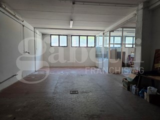 Magazzino in Vendita a Sasso Marconi, 100'000€, 170 m²