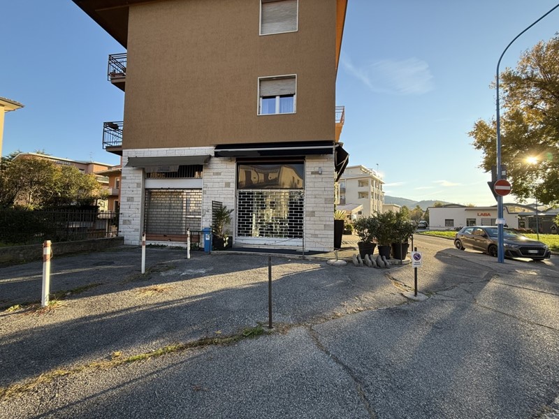 Attività commerciale in Vendita a Brescia, 69'000€, 90 m²
