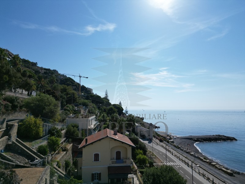 Trilocale in Vendita a Ospedaletti, 230'000€, 50 m², con Box