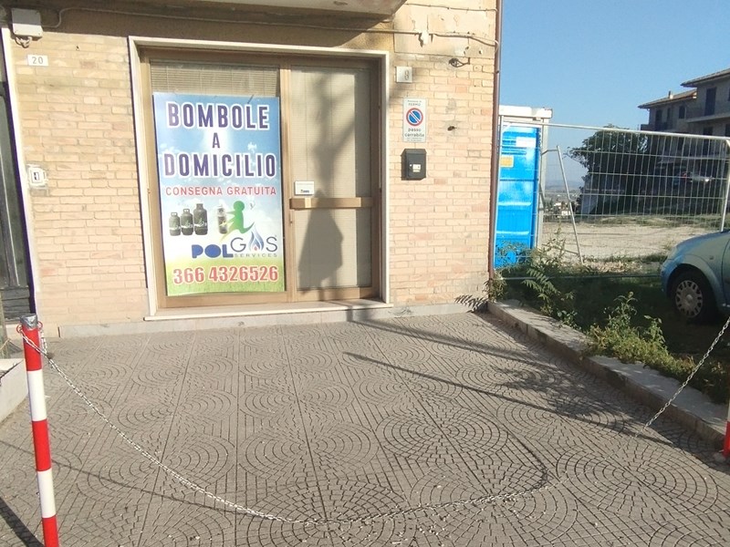 Negozio in Vendita a Montegiorgio, zona via ugolino, 17'000€, 40 m²