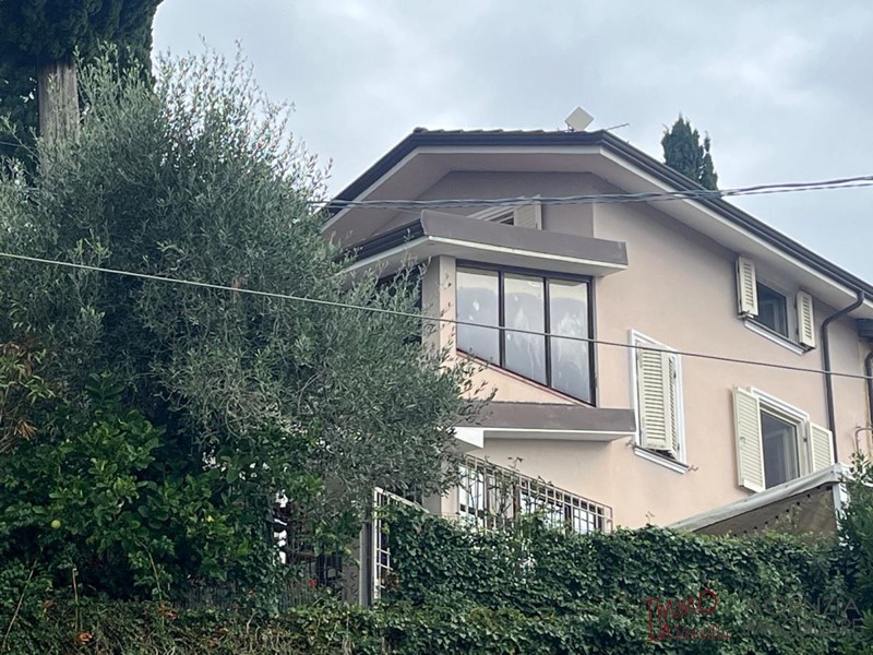 Villa in Vendita a Massarosa, 249'000€, 90 m²