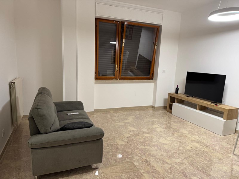 Trilocale in Affitto a Lecce, zona Mazzini, 1'000€, 90 m², arredato