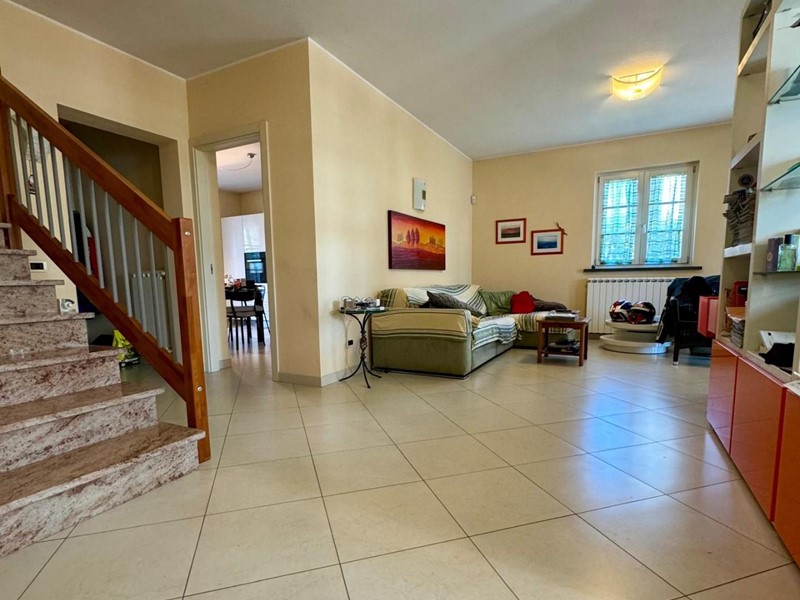 Casa Indipendente in Vendita a Capannori, zona Lammari, 490'000€, 140 m², arredato