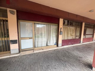 Immobile commerciale in Affitto a Pontedera, 800€, 105 m²