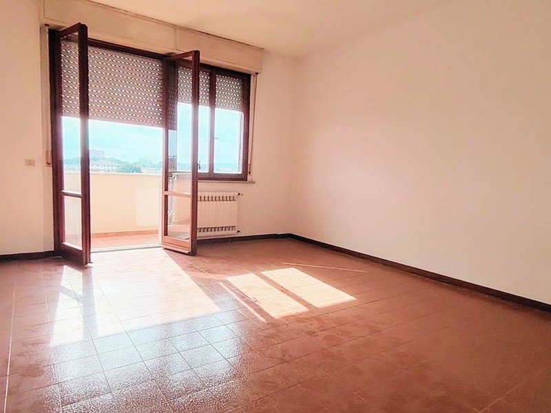 Quadrilocale in Vendita a Ponsacco, 120'000€, 100 m², con Box