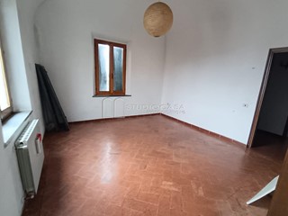 Trilocale in Vendita a Cascina, zona Zambra, 88'000€, 60 m²