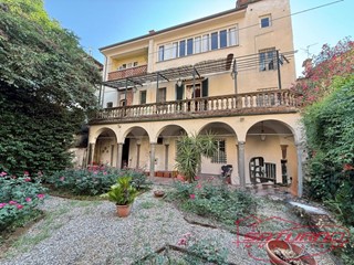 Appartamento in Vendita a Lucca, 1'100'000€, 290 m²