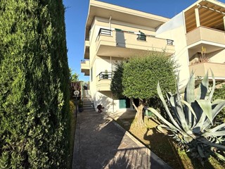 Casa Indipendente in Vendita a Certaldo, 405'000€, 200 m², con Box