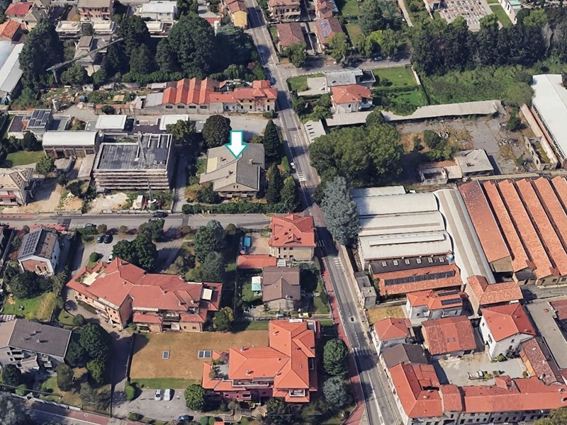 Villa bifamiliare in Vendita a Albiate, 445'500€, 312 m², con Box