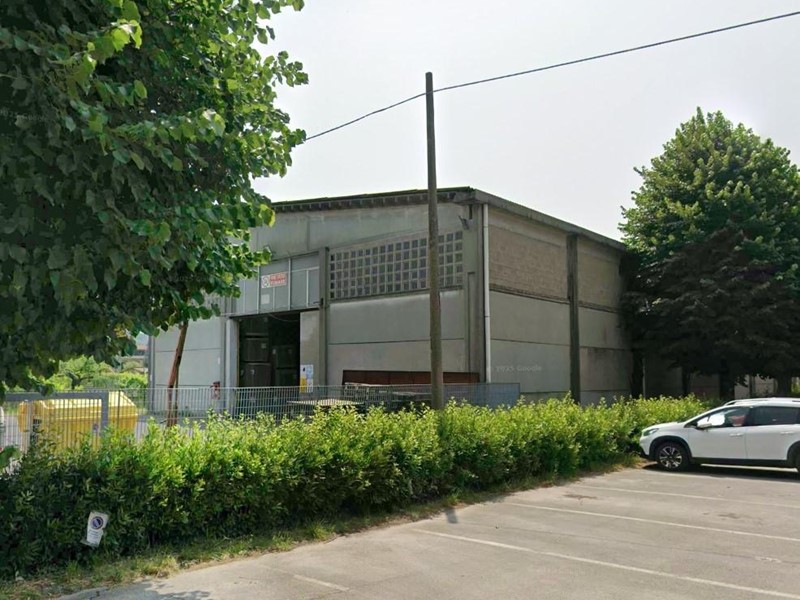 Capannone in Vendita a Porcari, zona Rughi, 434'000€, 1885 m²