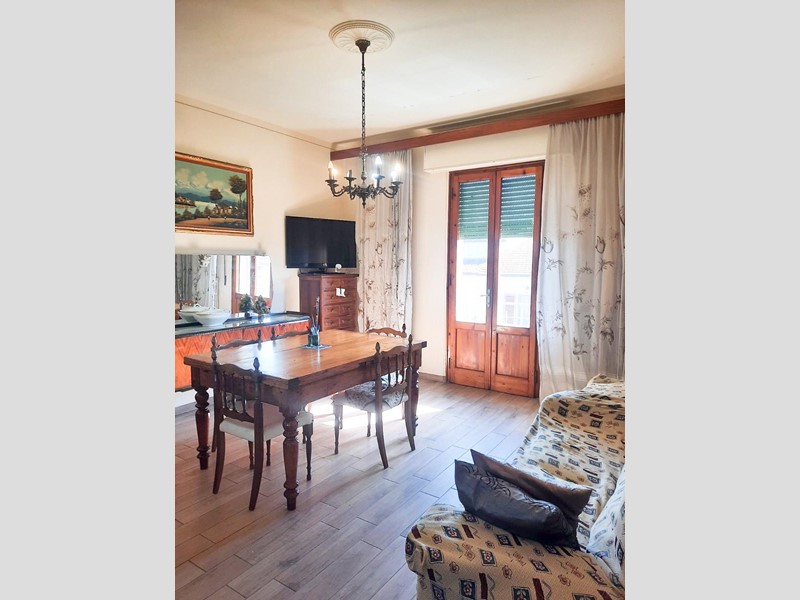 Appartamento in Vendita a Empoli, 250'000€, 130 m², con Box