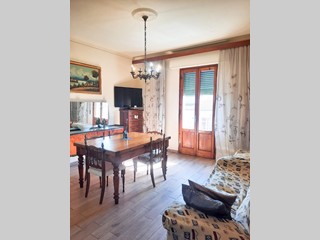 Appartamento in Vendita a Empoli, 250'000€, 130 m², con Box