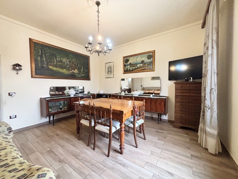 Appartamento in Vendita a Empoli, 250'000&euro;, 130 m², con Box