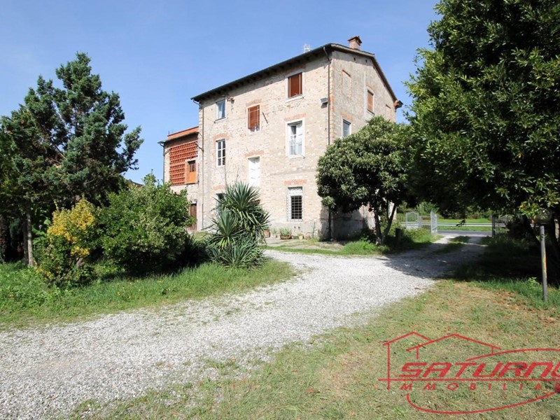 Casa di corte in Vendita a Lucca, zona Sant'Alessio, 350'000€, 450 m², arredato