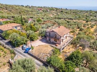 Villa in Vendita a Santa Maria di Licodia, 180'000€, 220 m²