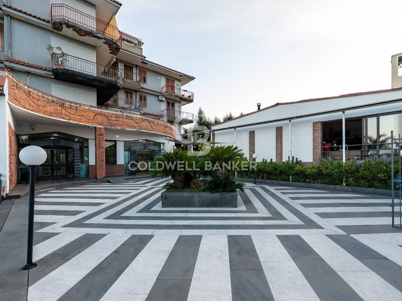 Immobile commerciale in Vendita a Santa Venerina, 539'000€, 570 m²