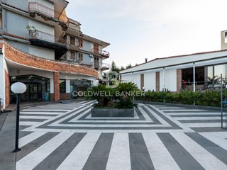 Immobile commerciale in Vendita a Santa Venerina, 539'000€, 570 m²