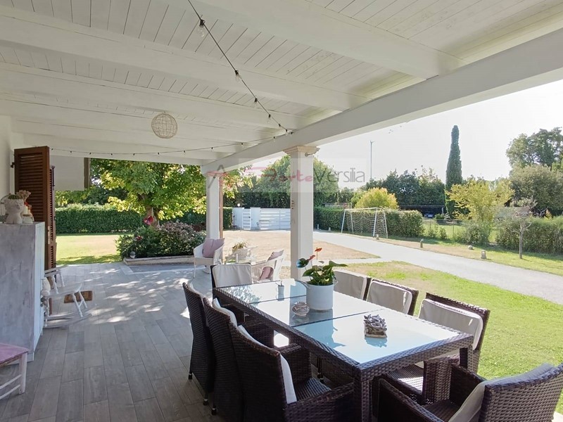 Villa in Vendita a Pietrasanta, 1'200'000€, 207 m²