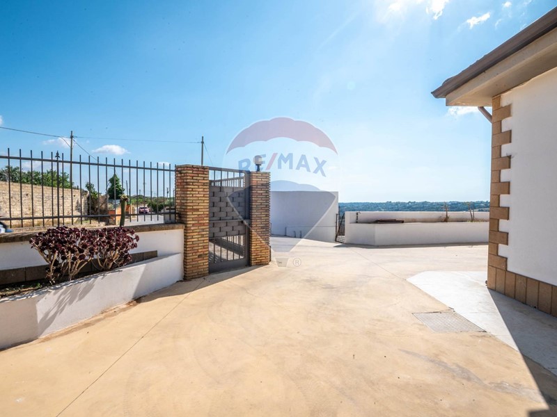 Villa in Vendita a Caltagirone, 190'000€, 290 m²