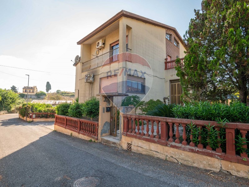Villa in Vendita a Caltagirone, 500'000€, 650 m²