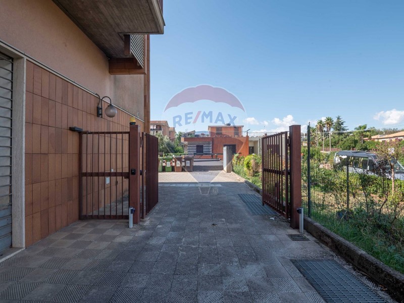 Immobile commerciale in Vendita a Caltagirone, 140'000€, 290 m²