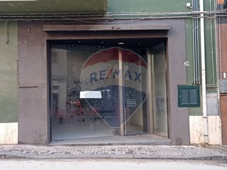 Attività commerciale in Vendita a Caltagirone, 100'000€, 164 m²