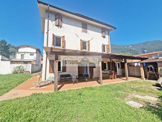 Villa in Vendita a Camaiore, 549'000&euro;, 177 m²