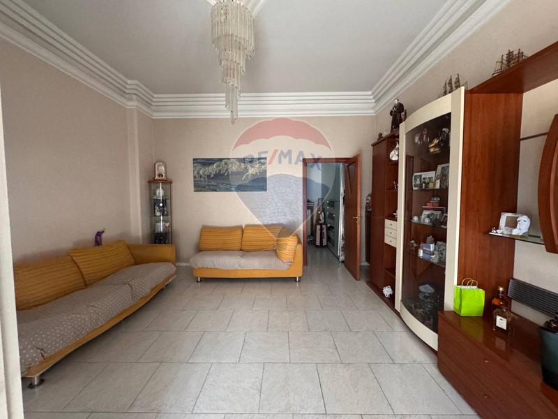 Immobile commerciale in Vendita a Casoria, 49'000€, 110 m²