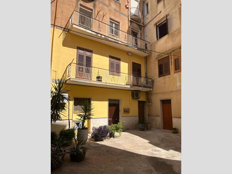Appartamento in Affitto a Castelvetrano, 450€, 140 m²