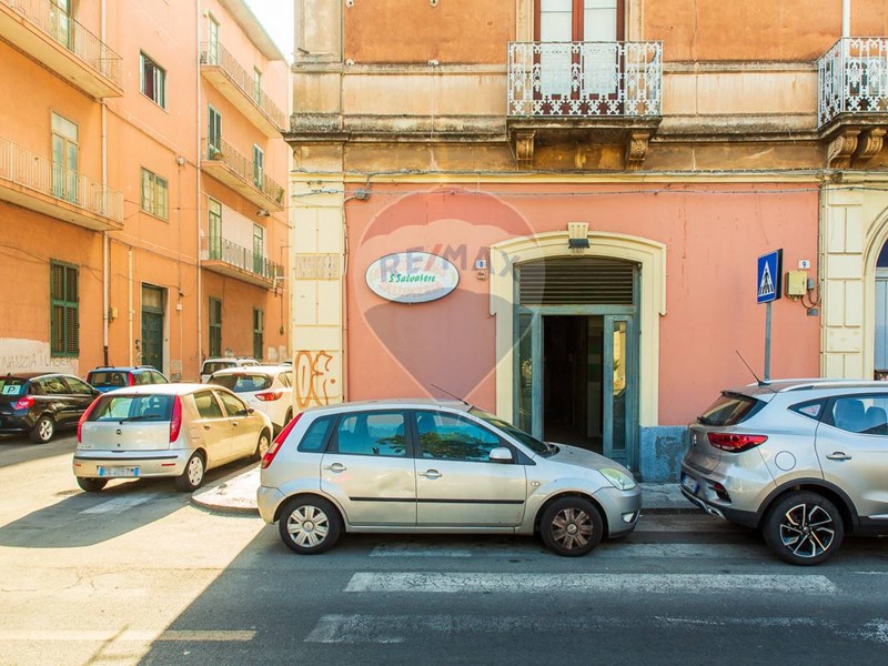 Immobile commerciale in Vendita a Catania, 70'000&euro;, 104 m²