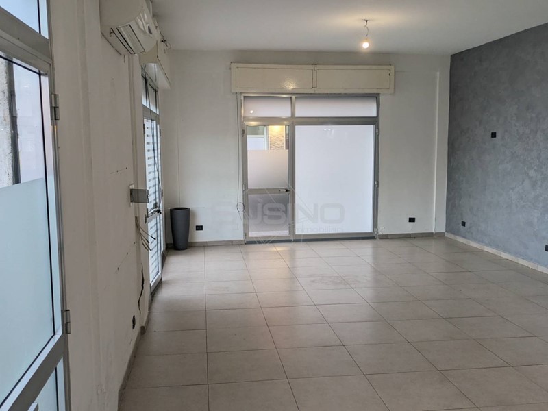 Immobile commerciale in Affitto a Floridia, 490&euro;, 55 m²