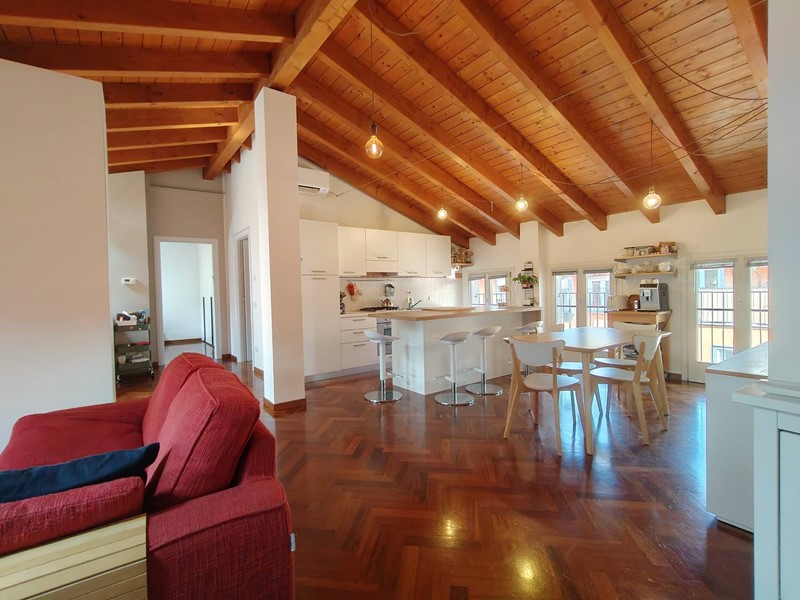 Bilocale in Vendita a Gallarate, 330'000€, 118 m², con Box