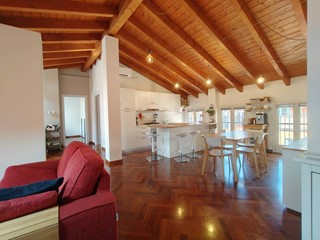 Bilocale in Vendita a Gallarate, 330'000€, 118 m², con Box