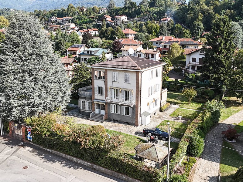 Villa in Vendita a Lanzo Torinese, 500'000€, 650 m²