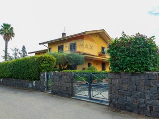 Villetta a schiera in Vendita a Mascalucia, 319'000€, 200 m²