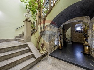Casa Indipendente in Vendita a Monterosso Almo, 150'000€, 253 m²
