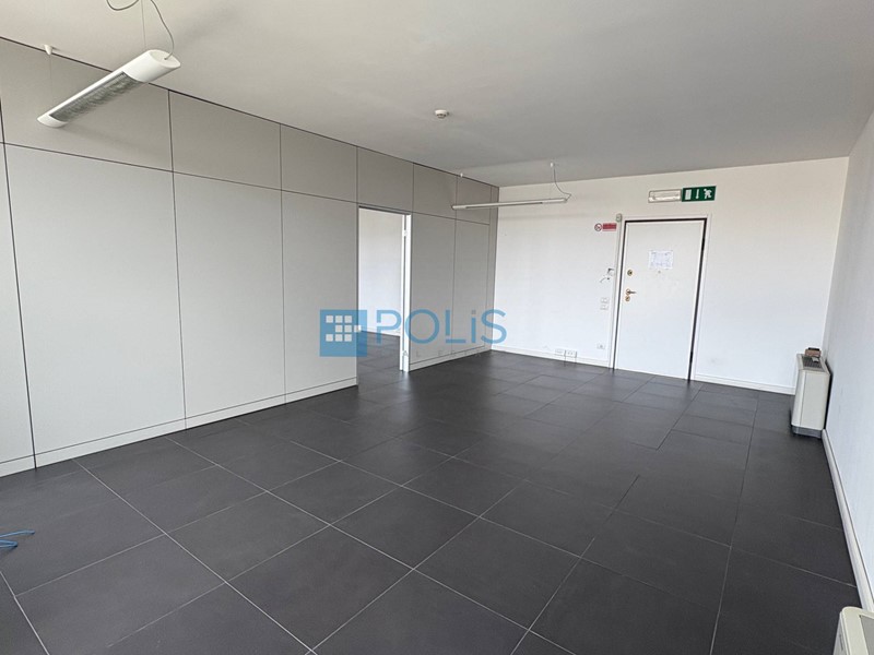 Ufficio in Affitto a Padova, 2'400€, 150 m²