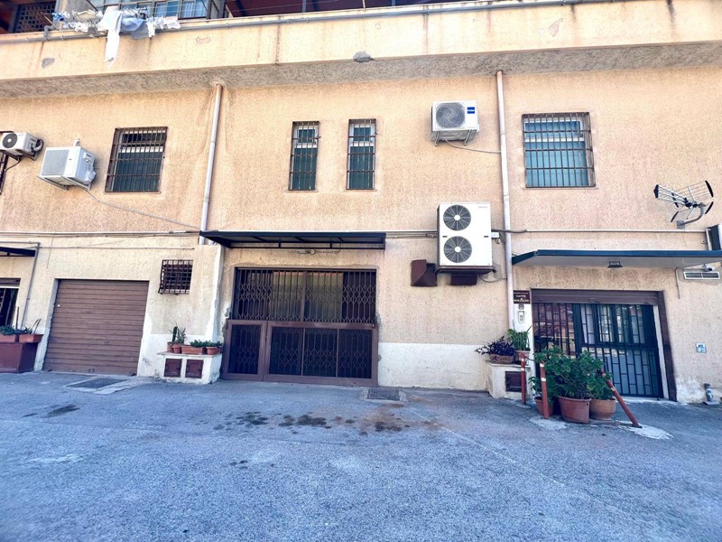 Immobile commerciale in Affitto a Palermo, 1'200&euro;, 201 m²