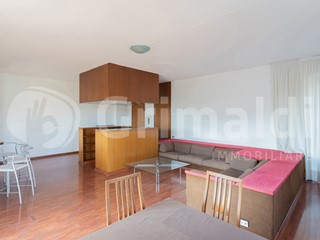 Appartamento in Affitto a Monza, 850€, 93 m², arredato