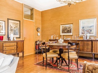 Appartamento in Vendita a Saronno, 220'000€, 147 m²