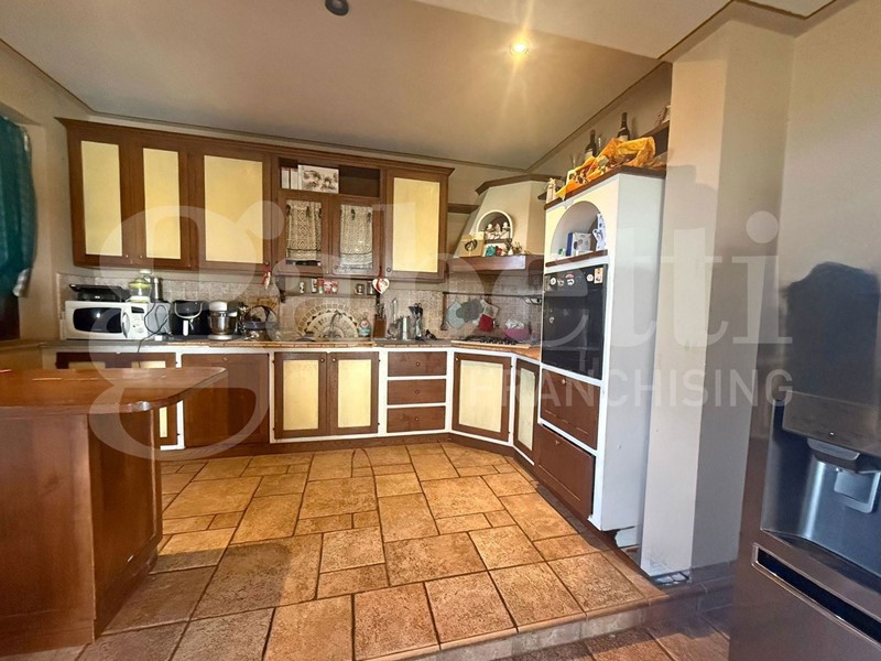 Villa in Vendita a Bra, 360'000€, 270 m²