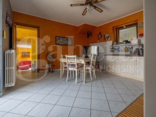 Casa Indipendente in Vendita a Bricherasio, 325'000€, 266 m²